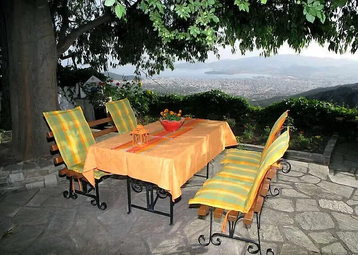 Archontiko Stafylopati 3*