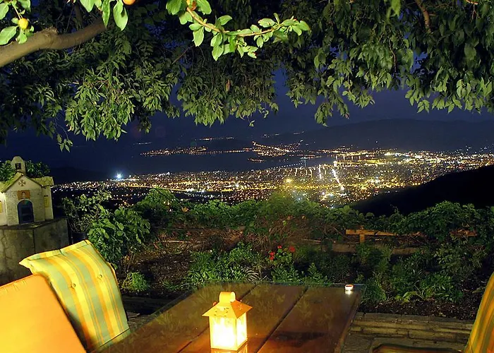 Πανσιόν Archontiko Stafylopati Μακρινίτσα